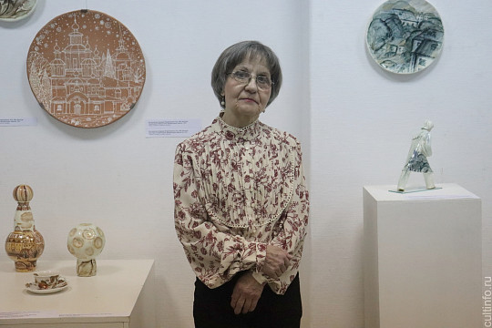 Все разнообразие одуванчиков в творчестве Надежды Костромитиной можно рассмотреть на выставке «НКерамика» в Мемориальной мастерской Пантелеева